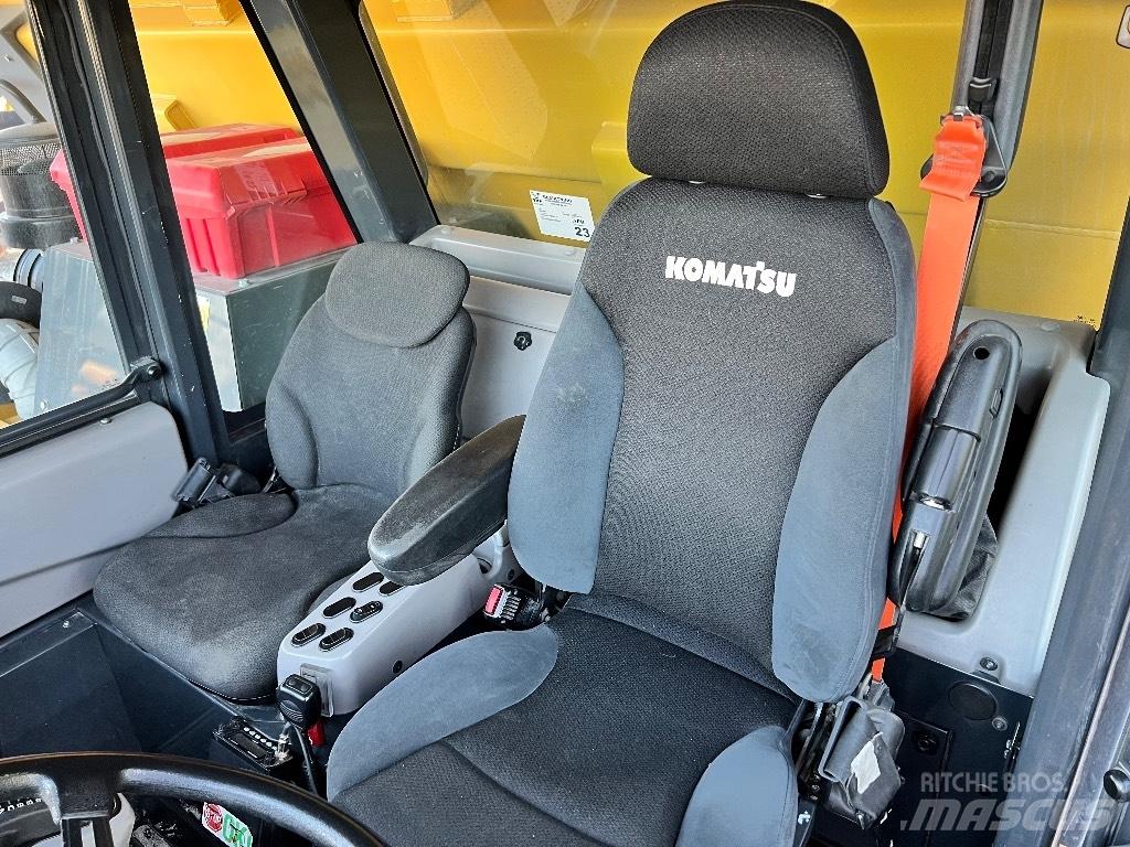 Komatsu 605-8 Yol disi kaya kamyonu