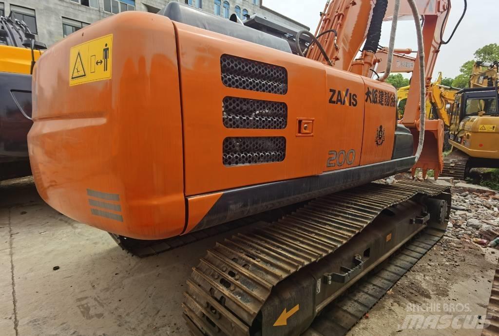Hitachi ZX 200 Paletli ekskavatörler