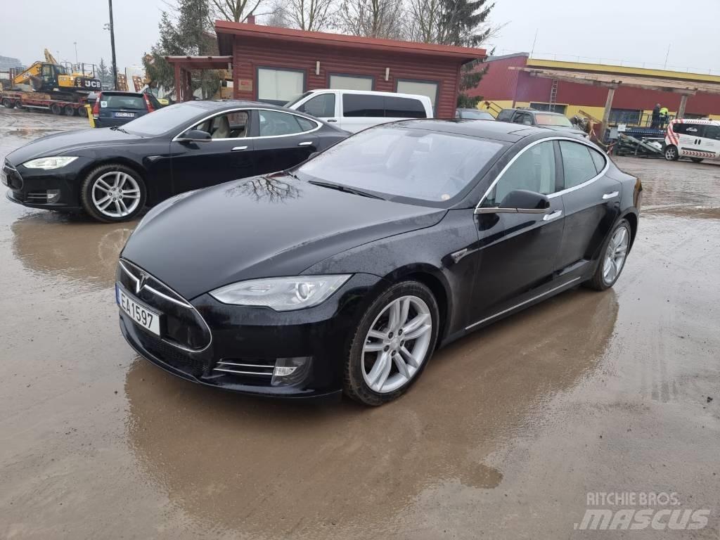 Tesla Model S P85D Otomobiller