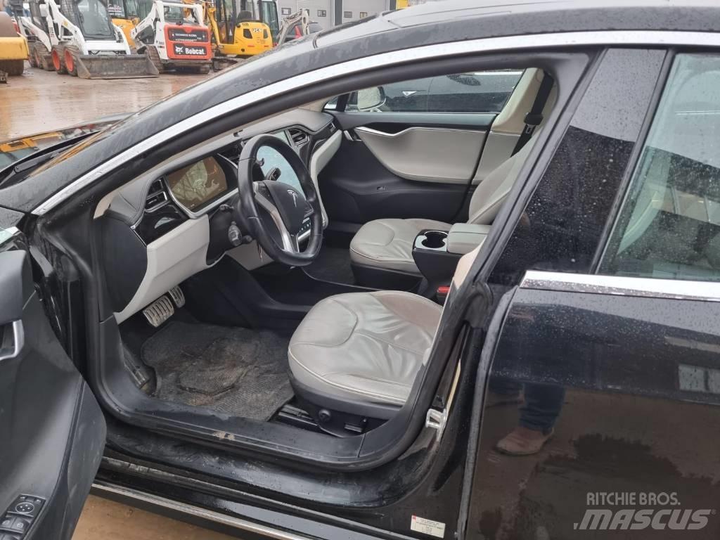 Tesla Model S P85D Otomobiller