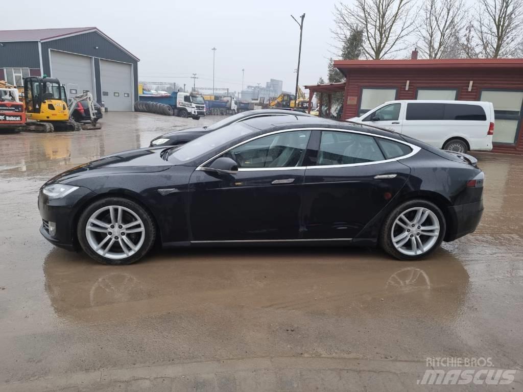 Tesla Model S P85D Otomobiller