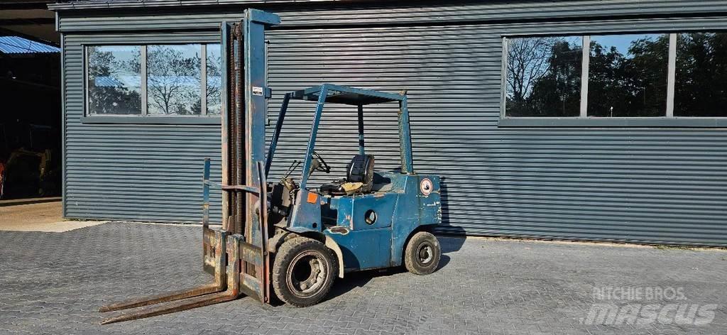Clark 3 ton diesel Diger