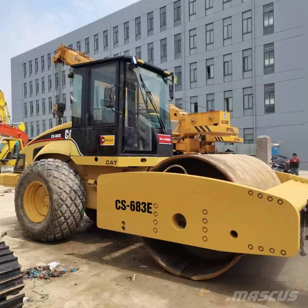 CAT CS 683 E Tek tamburlu silindirler