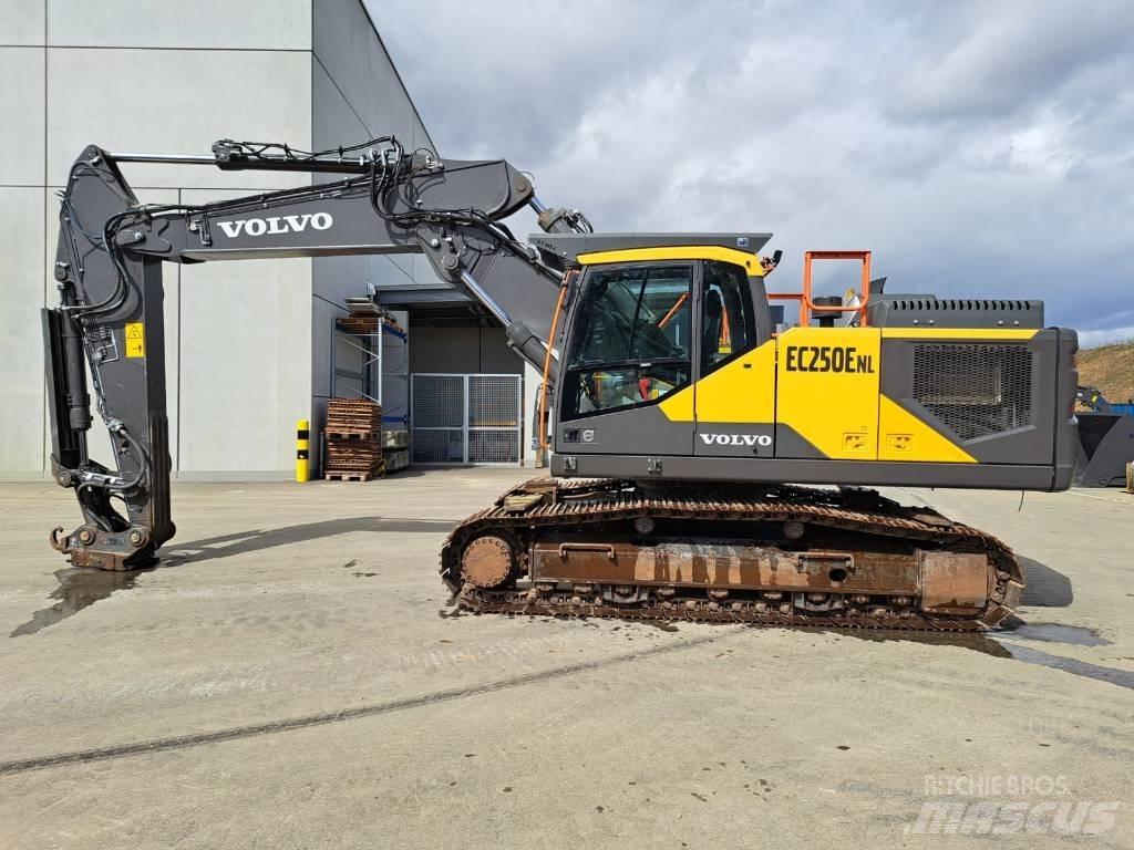 Volvo EC250ENL Paletli ekskavatörler