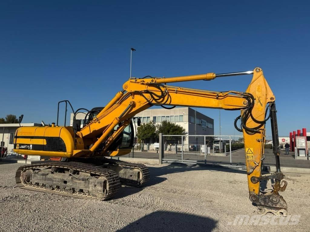 JCB JS 235 Paletli ekskavatörler