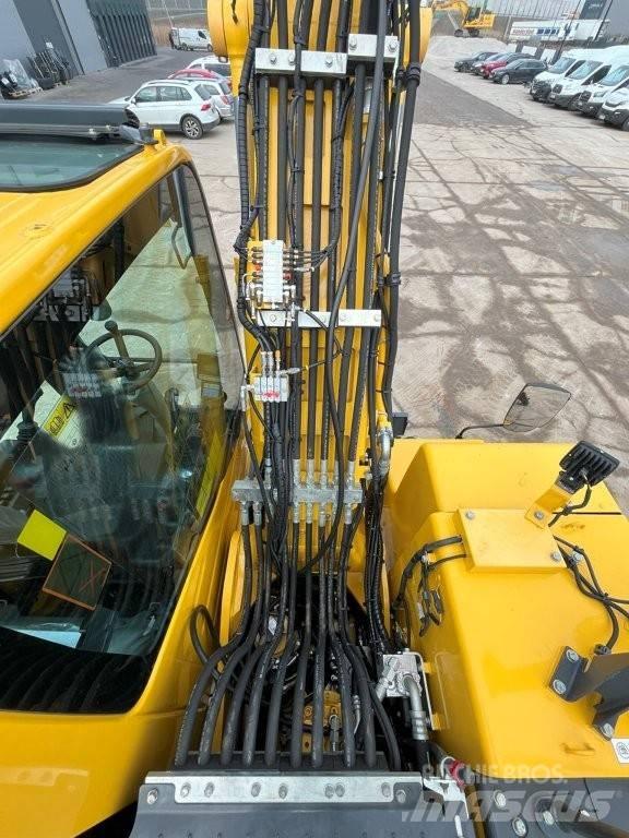 Komatsu PW160-11 Lastik tekerli ekskavatörler