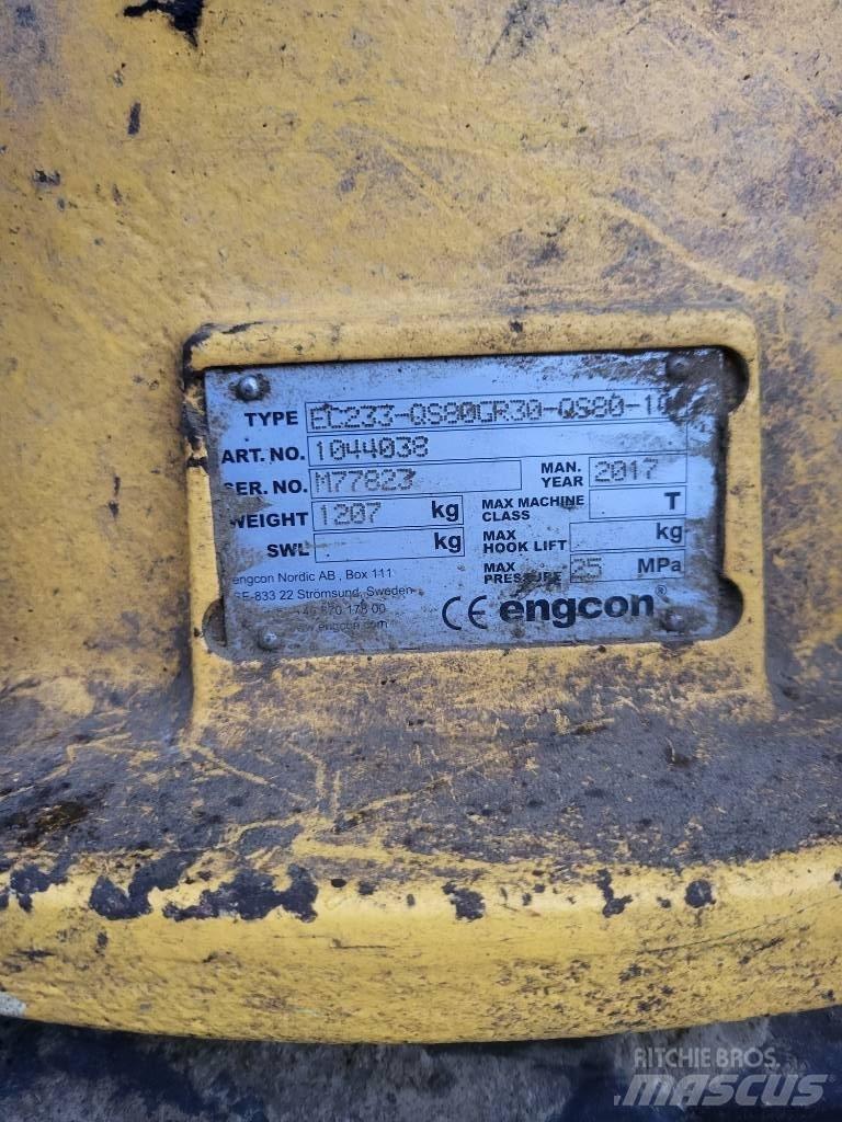 CASE CX 300 D Paletli ekskavatörler