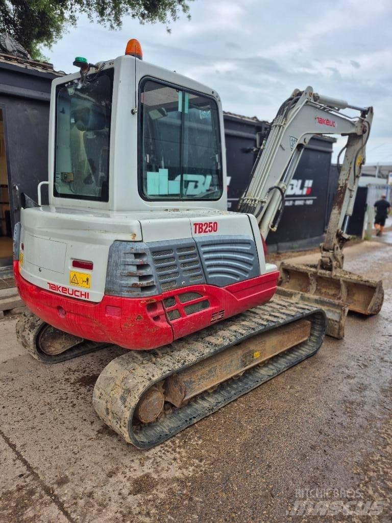 Takeuchi TB 250 Mini ekskavatörler, 7 tona dek