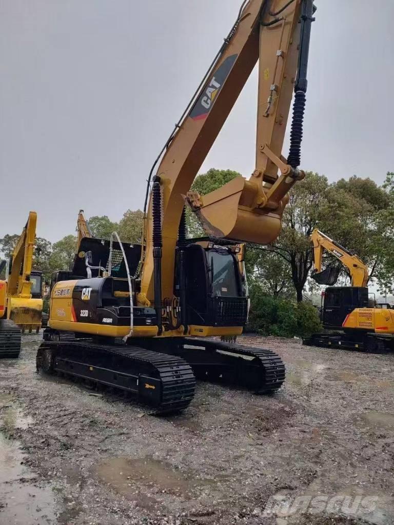 CAT 323D2 Paletli ekskavatörler