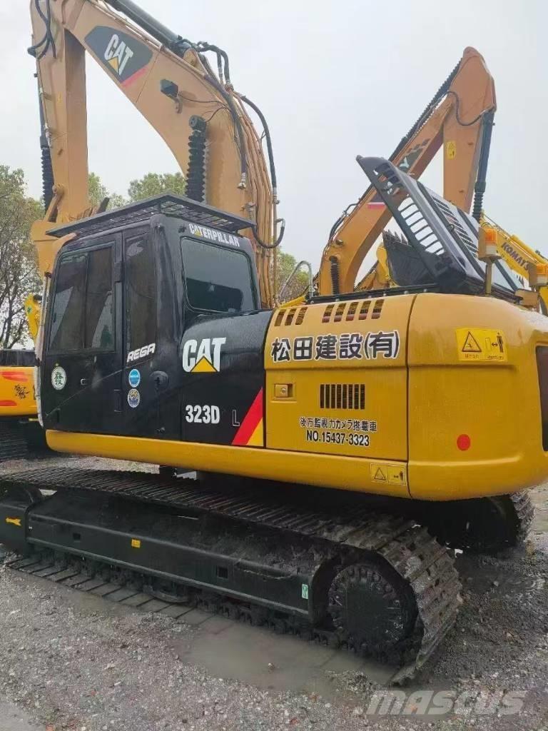 CAT 323D2 Paletli ekskavatörler