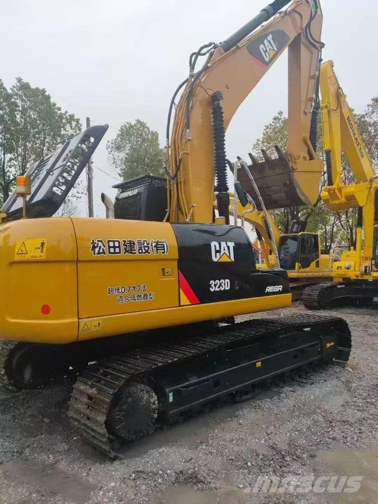 CAT 323D2 Paletli ekskavatörler