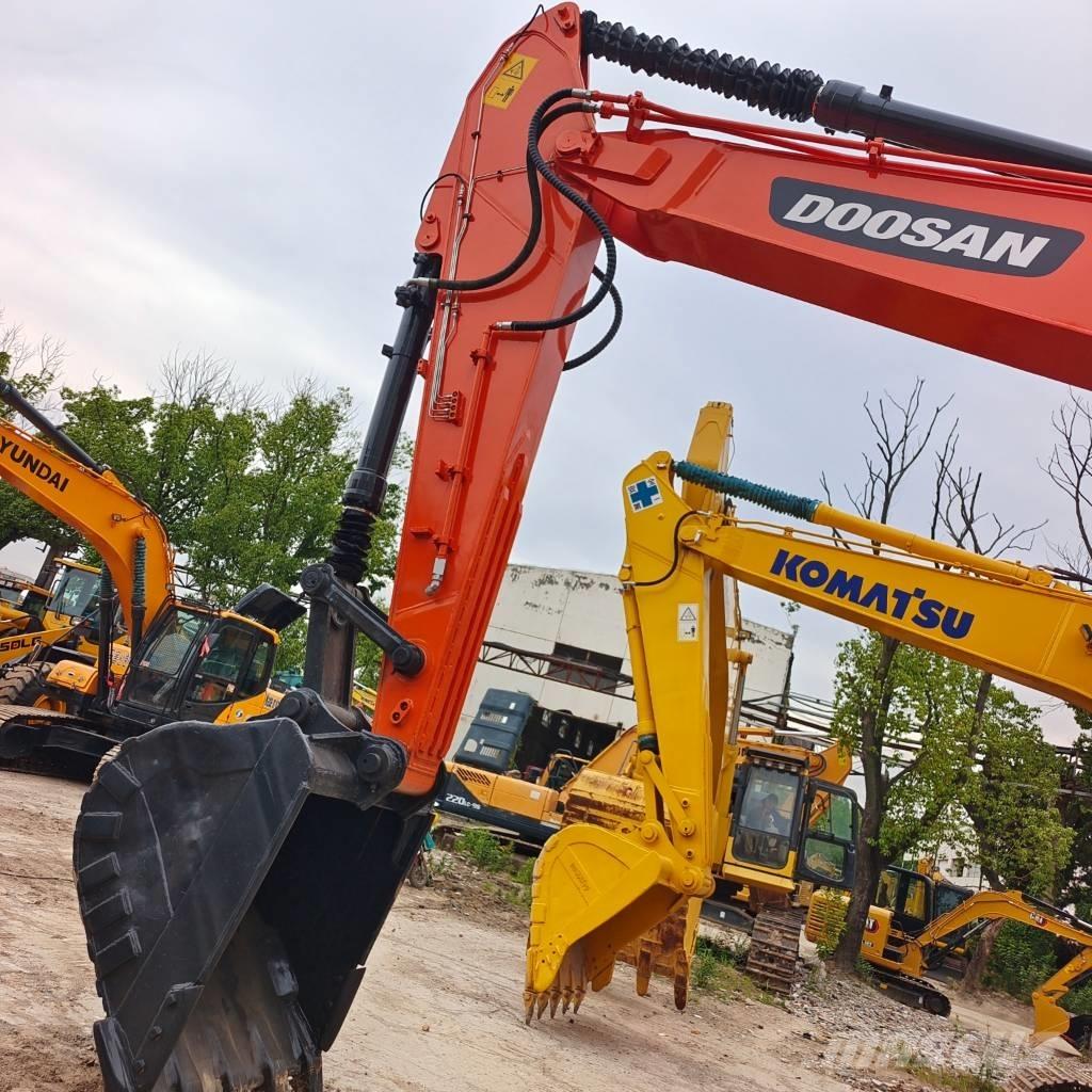 Doosan DX 225 LC Paletli ekskavatörler