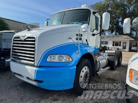 Mack CXN613 Çekiciler