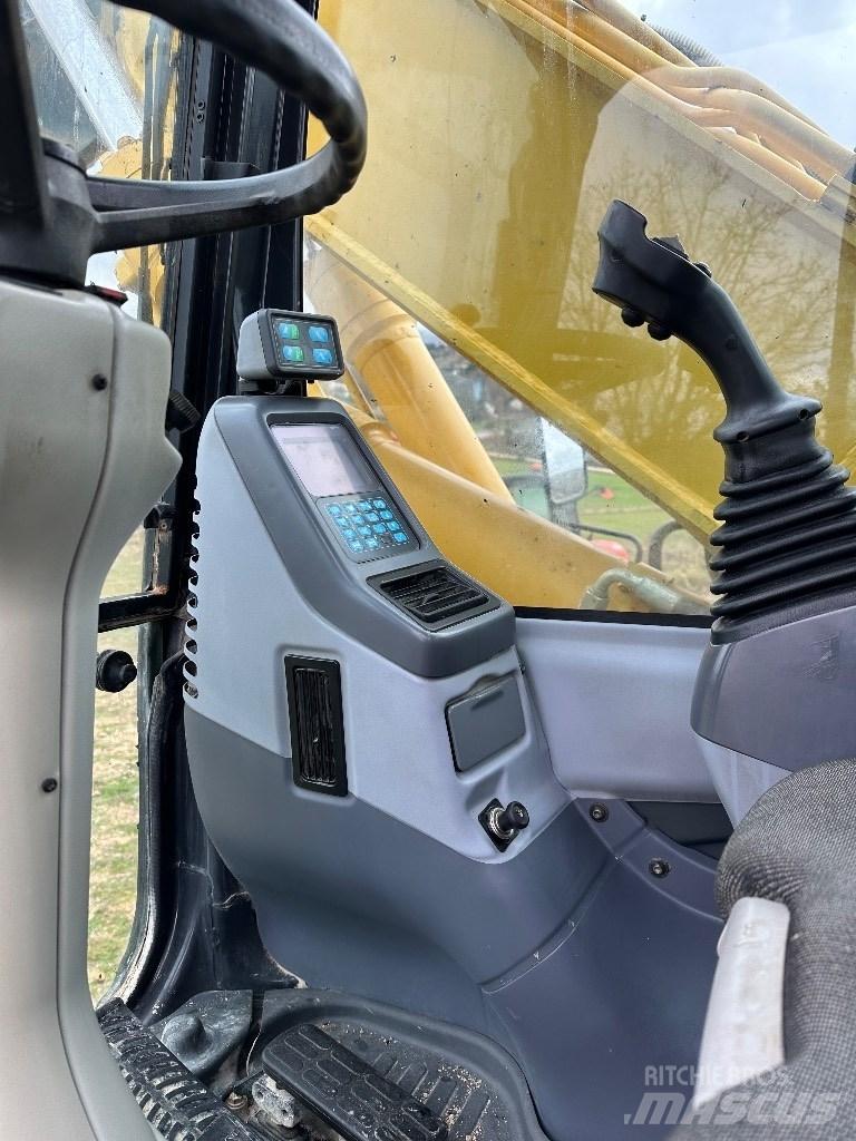Komatsu PW 160-7E0 Lastik tekerli ekskavatörler