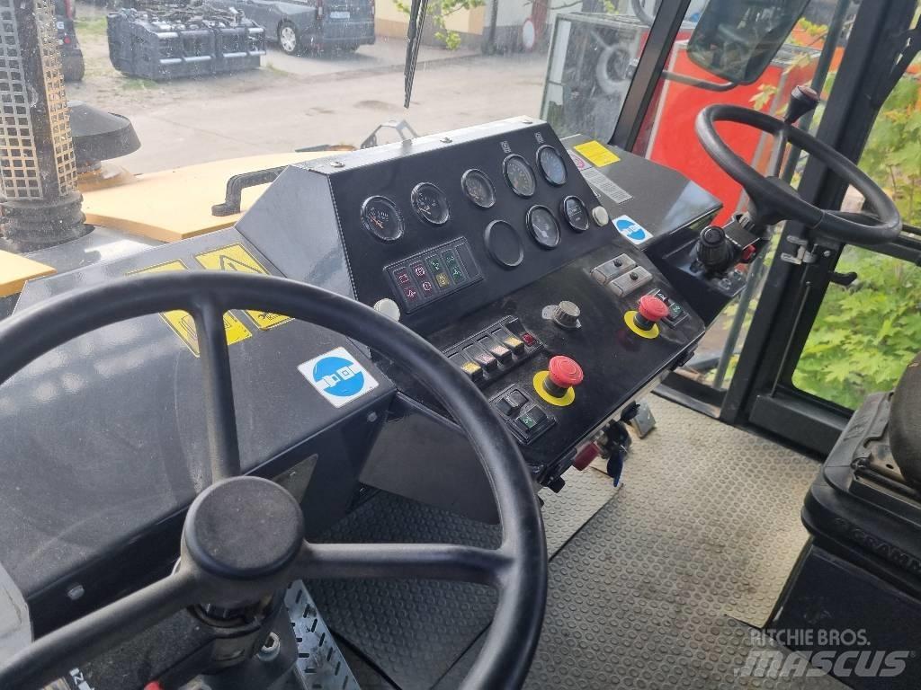 Ammann AP 240 Pnömatik lastikli silindirler