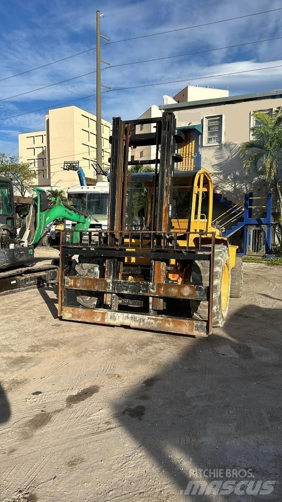 JCB S120 Arazi tipi forklift