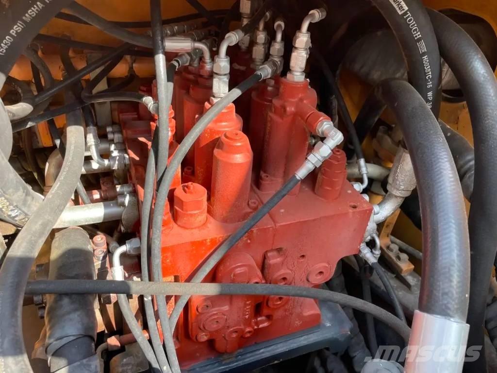 Hyundai R210W-9 Lastik tekerli ekskavatörler