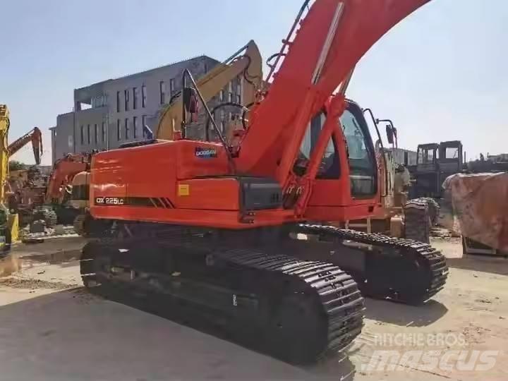Doosan DX225LC Paletli ekskavatörler