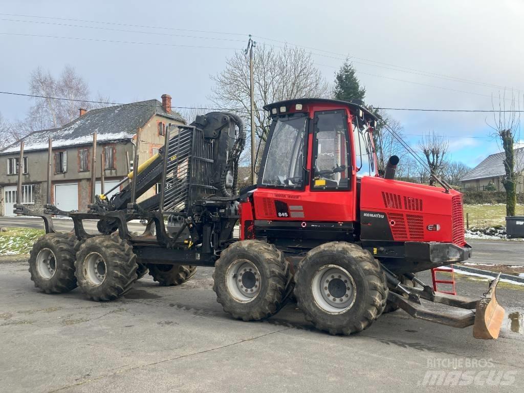 Komatsu 845 Tomruk yükleyici traktörler