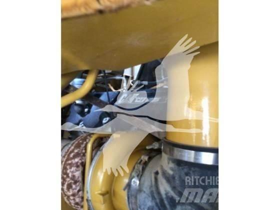 CAT 775F Belden kirma kaya kamyonu