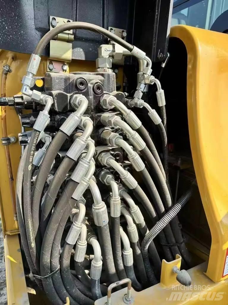 XCMG XE 60 DA Paletli ekskavatörler