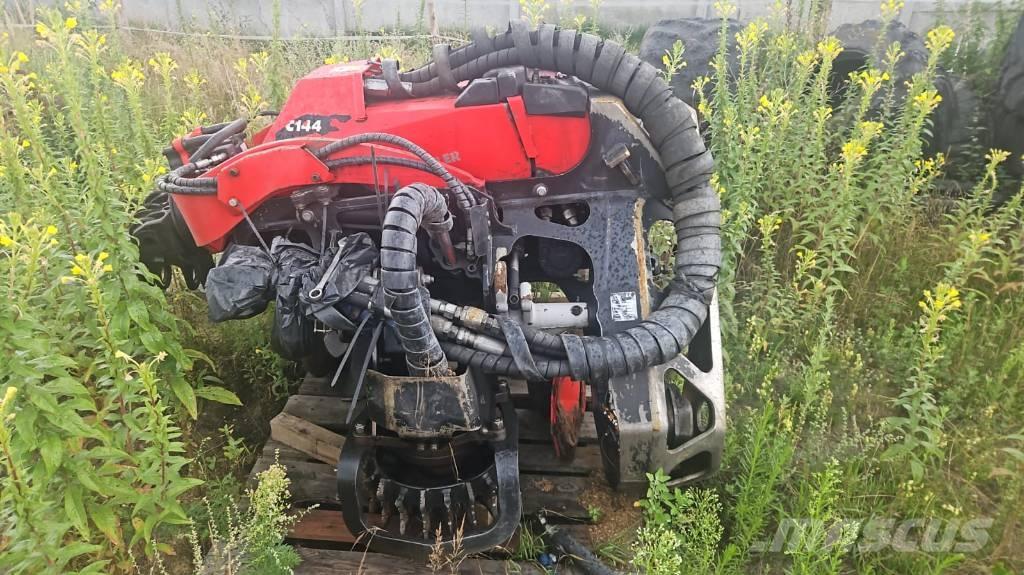 Komatsu C 144 Biçerdöverler