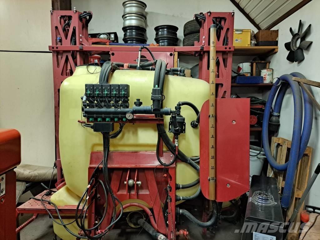 Hardi Master 1200 Monte edilebilir pülverizatörler