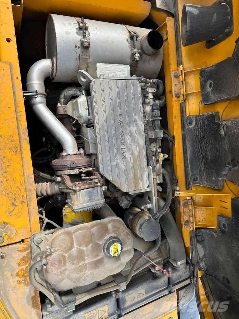 JCB JS 130 LC Paletli ekskavatörler