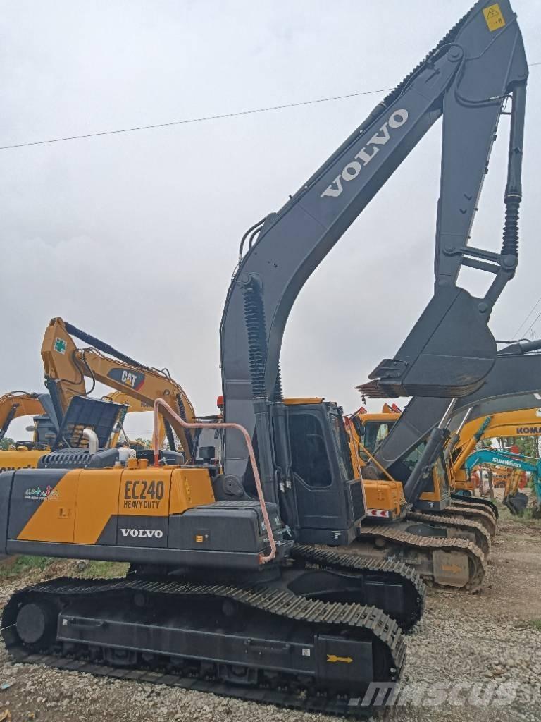 Volvo EC 240 Paletli ekskavatörler