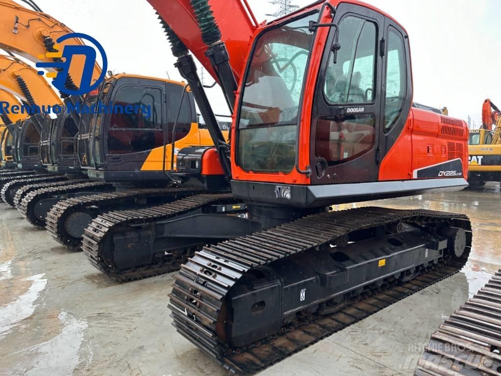 Doosan DX 225 LC-9C Paletli ekskavatörler