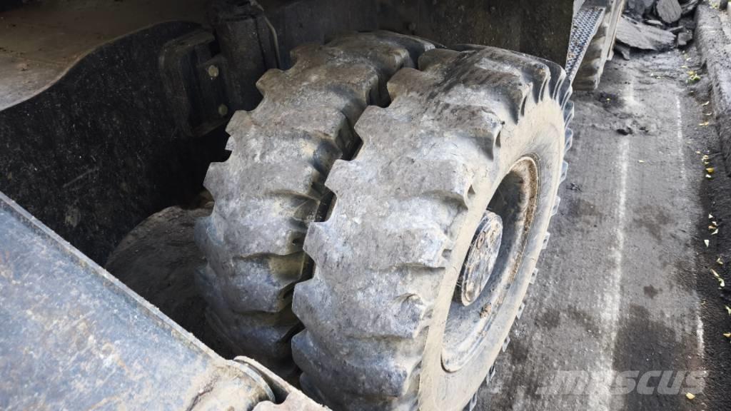 CAT 313 D Lastik tekerli ekskavatörler