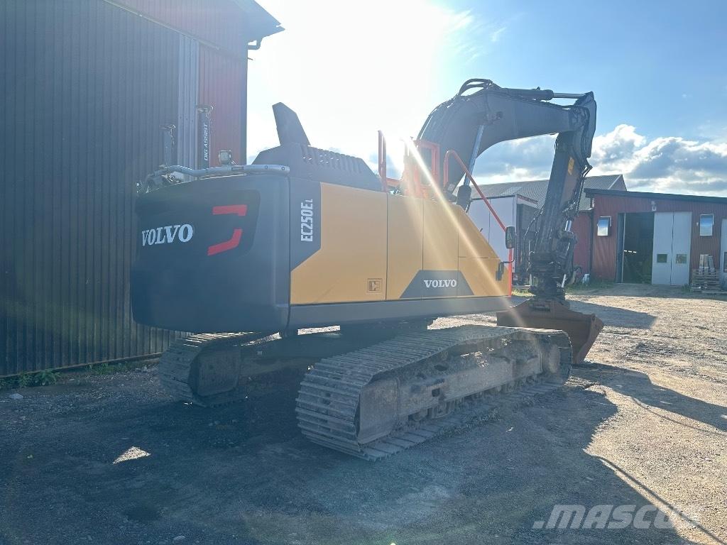 Volvo EC 250 EL Paletli ekskavatörler