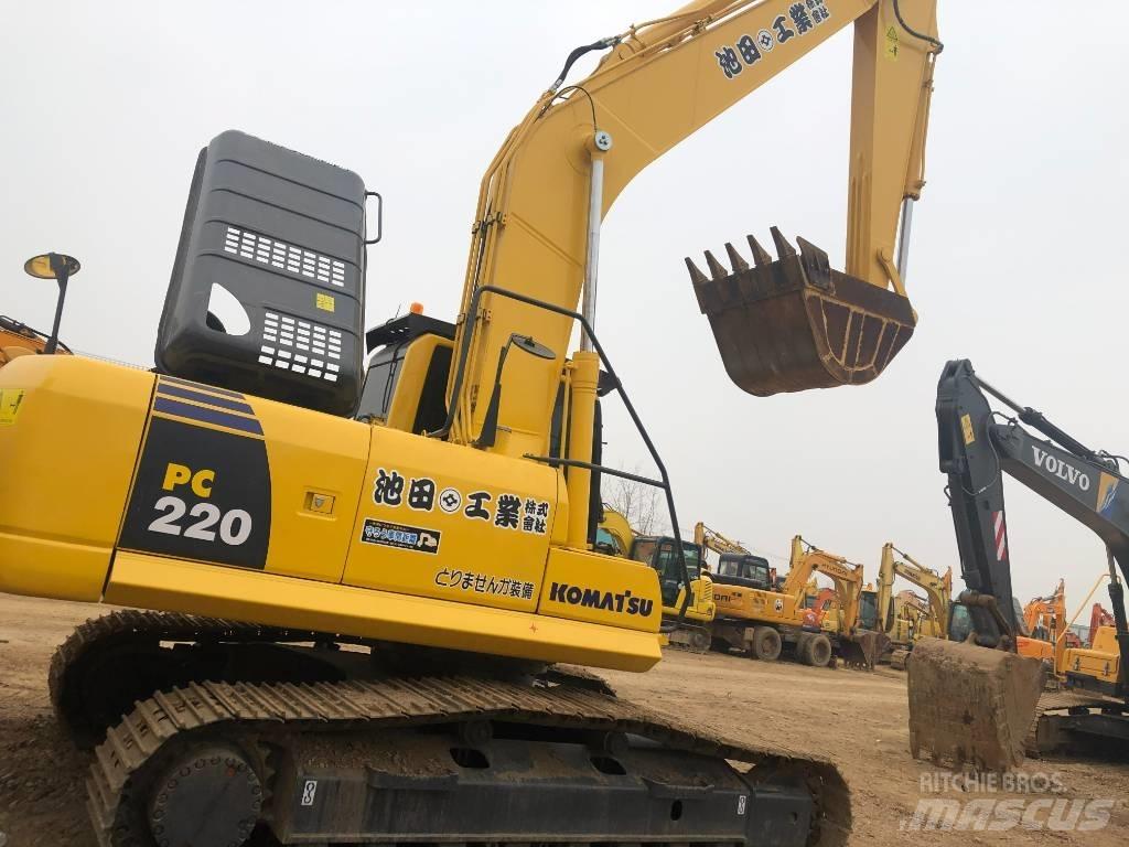 Komatsu 220-8 Paletli ekskavatörler