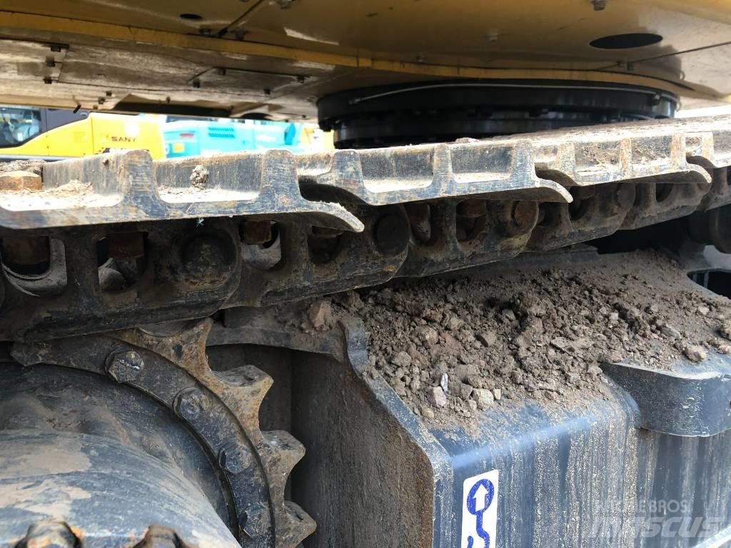 Komatsu 220-8 Paletli ekskavatörler