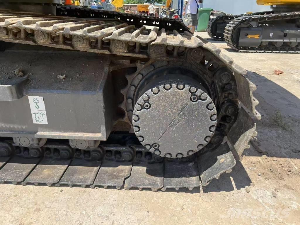 Komatsu 220 Paletli ekskavatörler