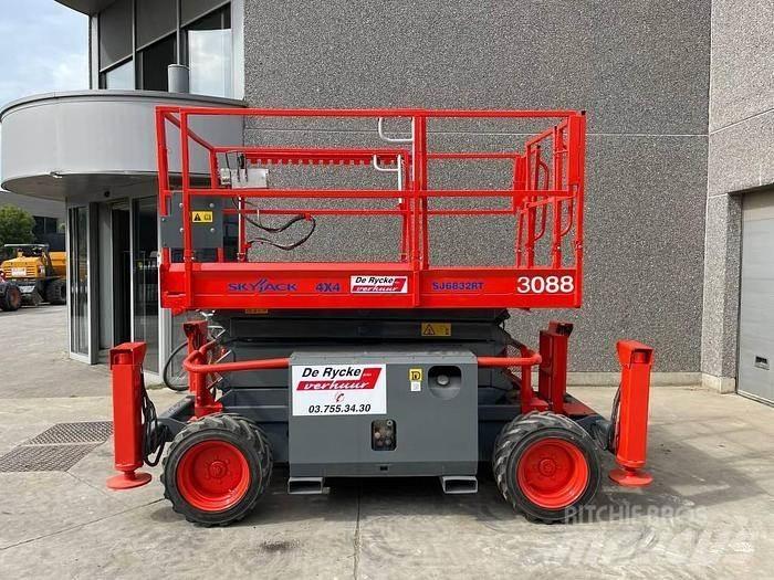 SkyJack SJ6832RT Makasli platformlar