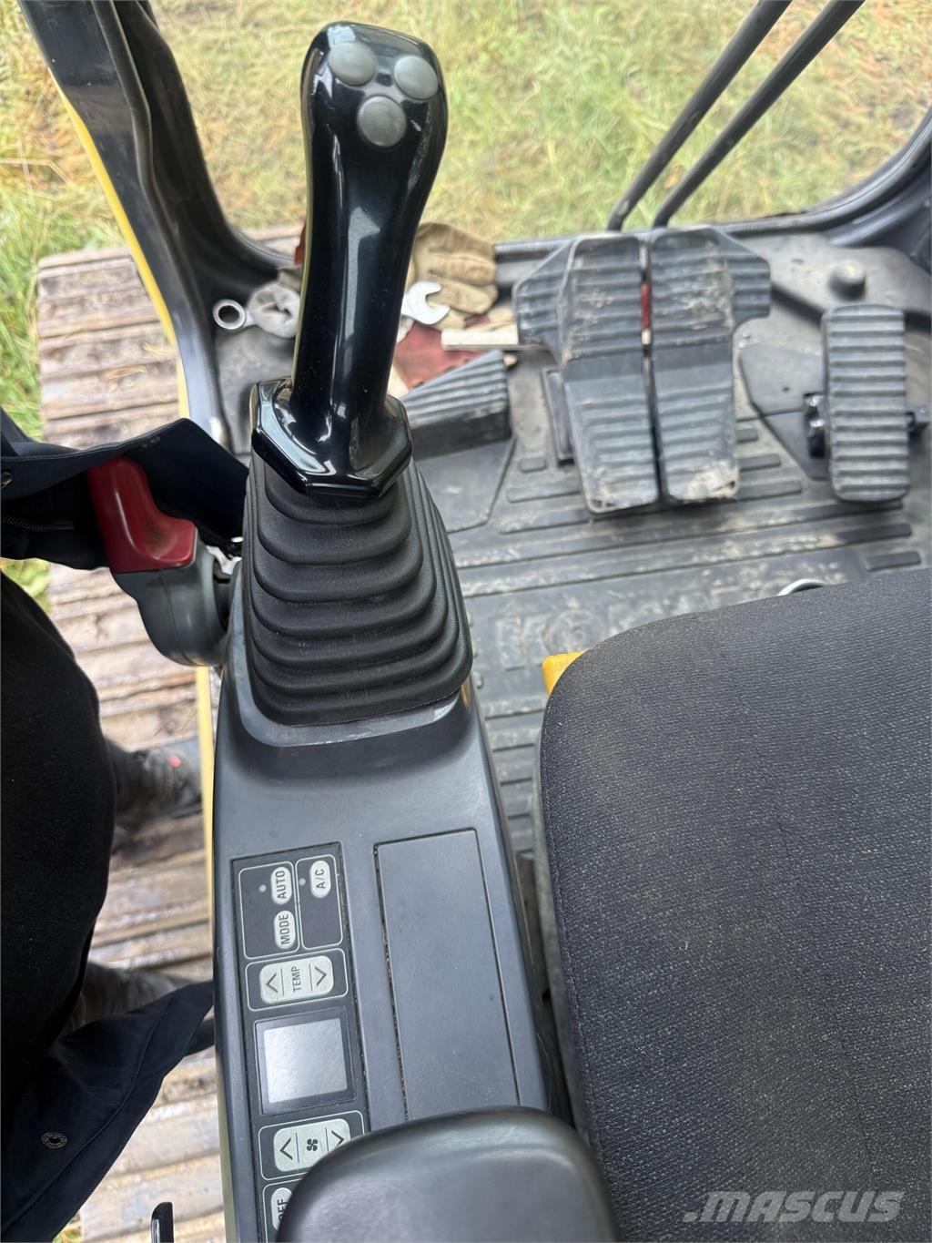 Komatsu PC180LC Paletli ekskavatörler