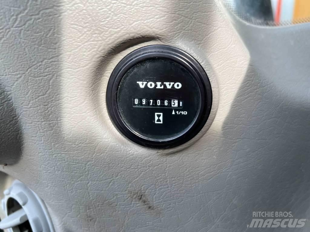 Volvo EWR150E Lastik tekerli ekskavatörler