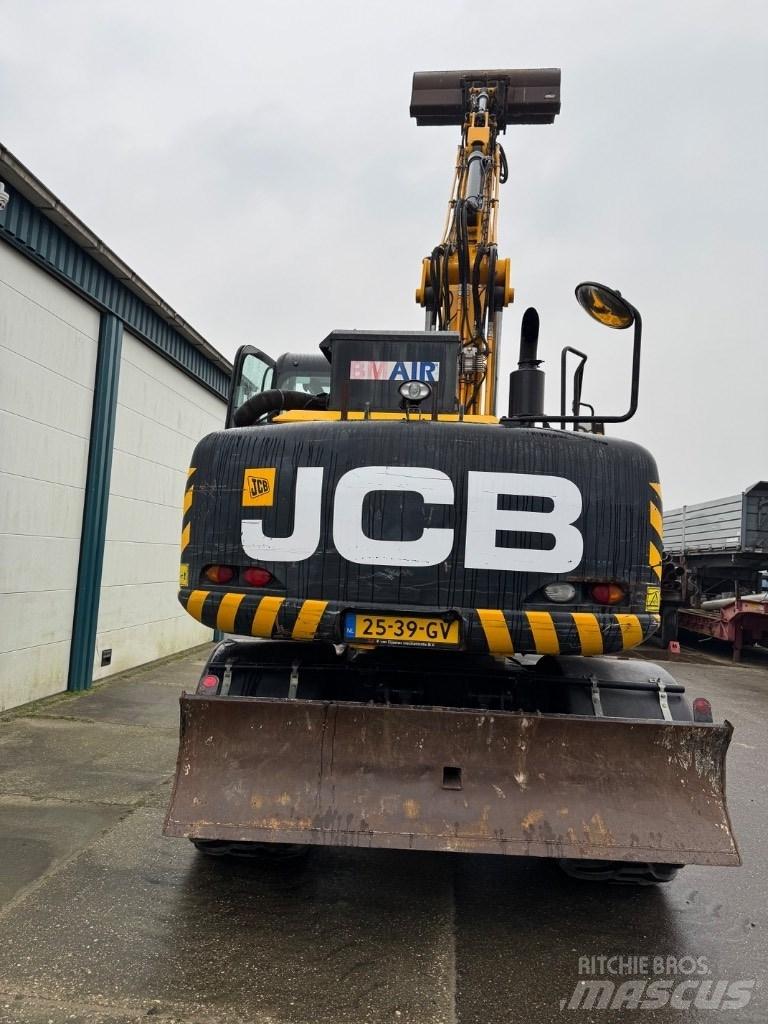 JCB 140w Paletli ekskavatörler