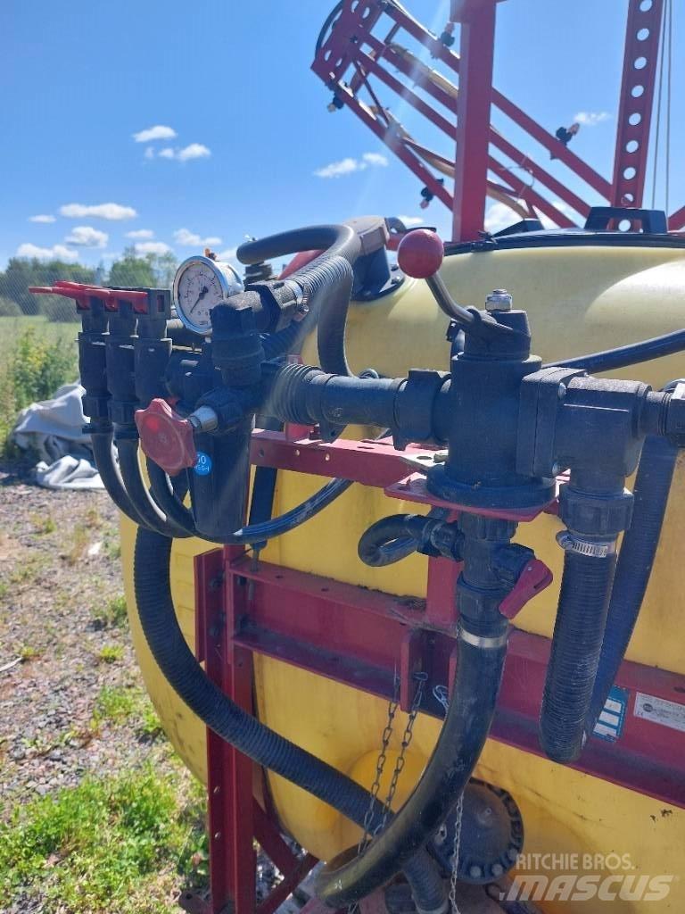 Hardi NK 800/12m Monte edilebilir pülverizatörler
