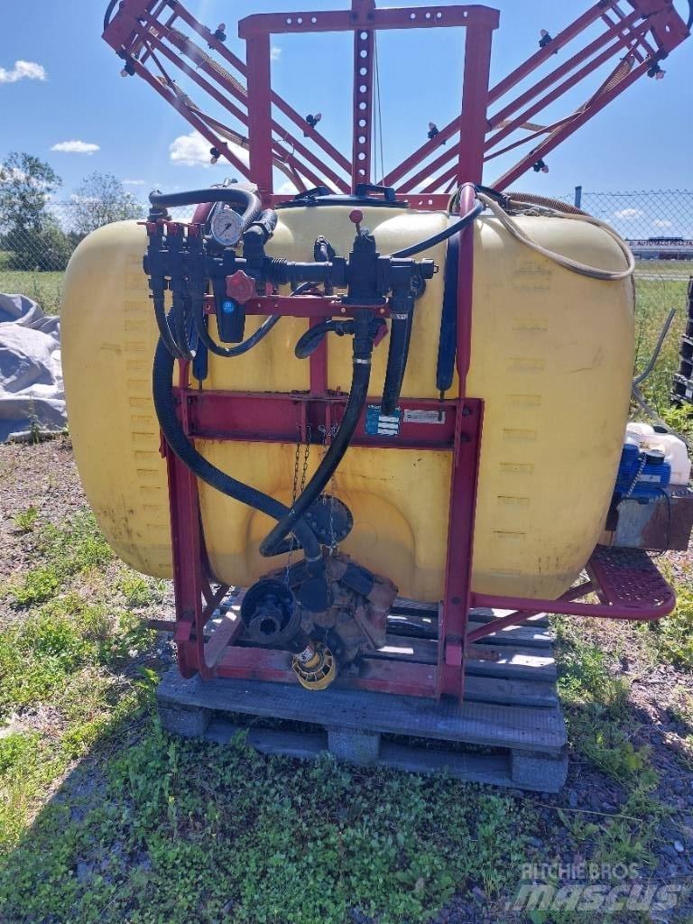 Hardi NK 800/12m Monte edilebilir pülverizatörler