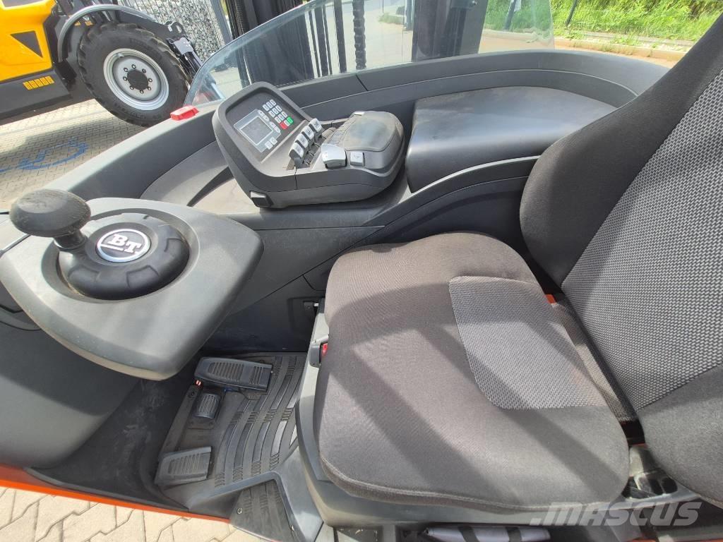 Toyota RRE 140 Reach truck - depo içi istif araçları