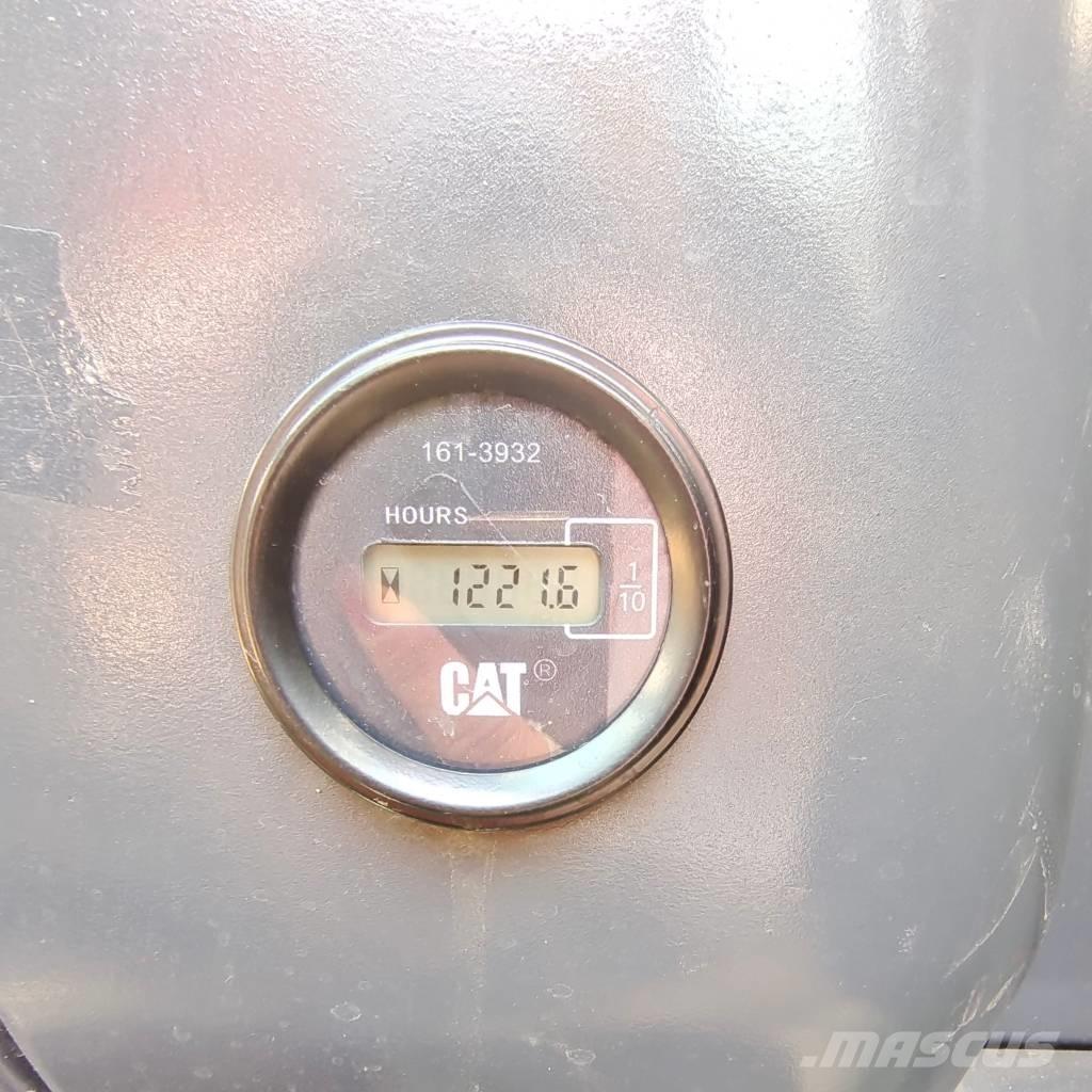CAT 320 D 2 L Paletli ekskavatörler