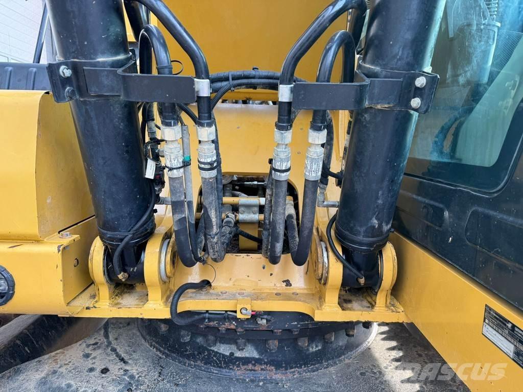 CAT 323 07A Paletli ekskavatörler