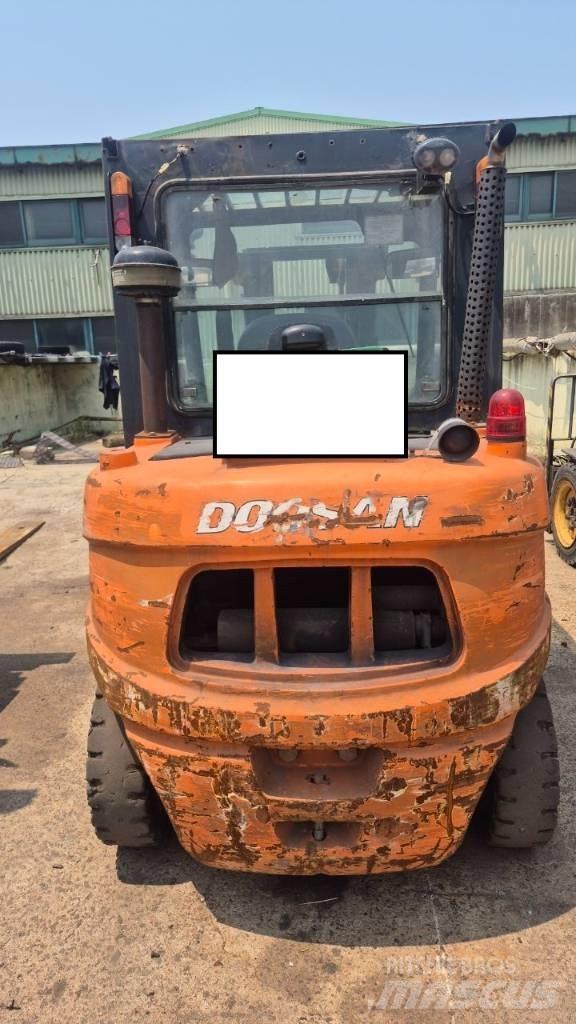 Doosan D 35 C-5 Elektrikli forkliftler