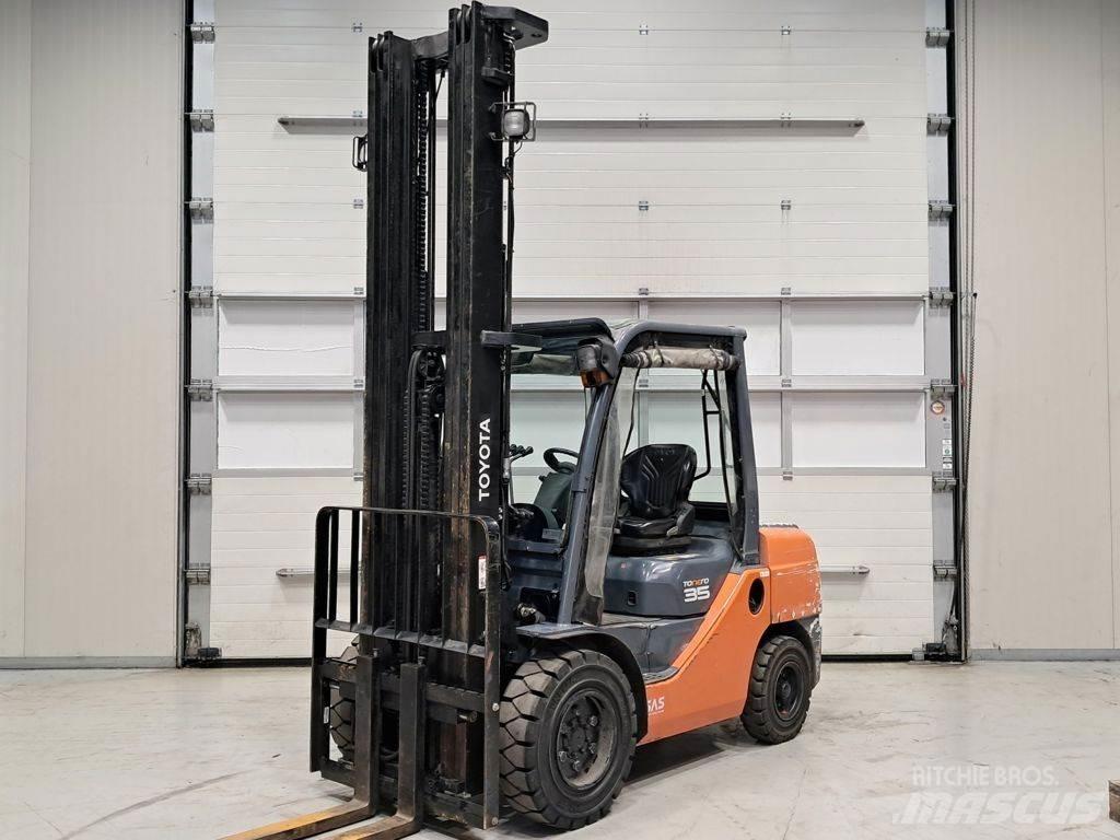 Toyota 02-8FDJF35 Dizel forkliftler
