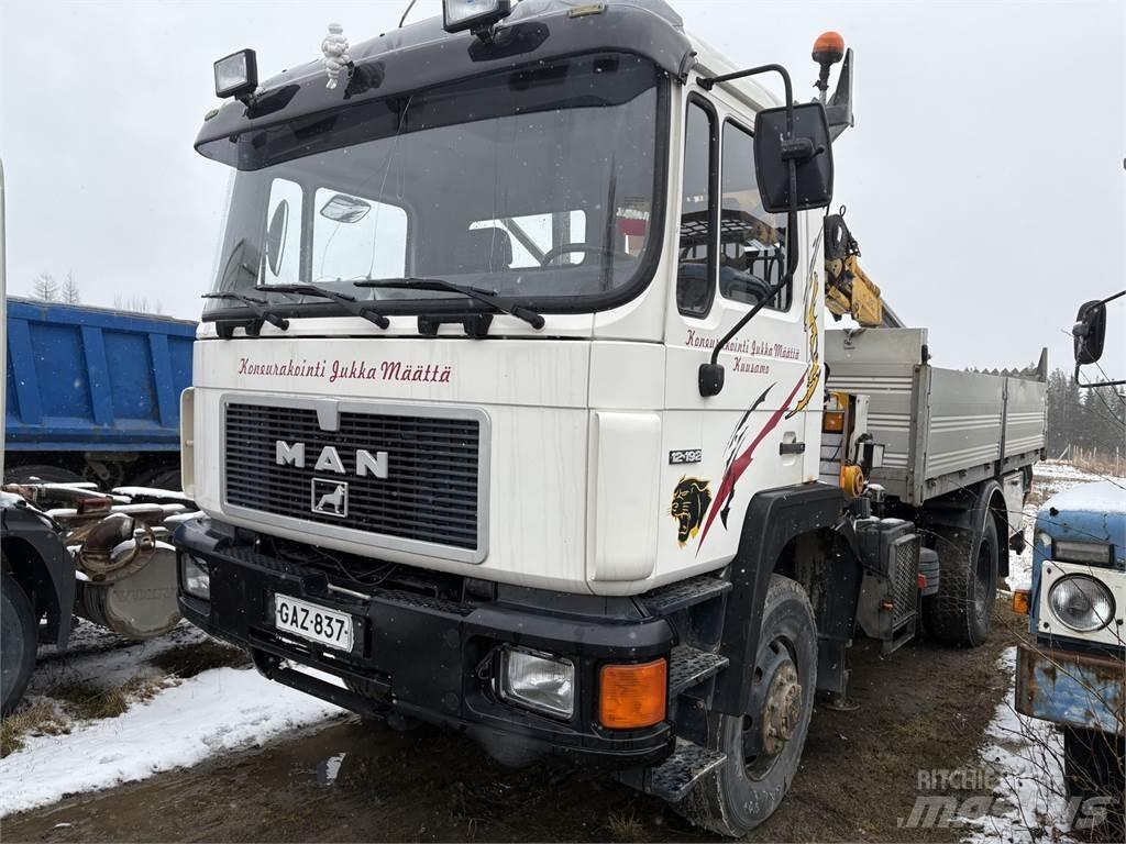 MAN 4*4 Araç üzeri vinçler