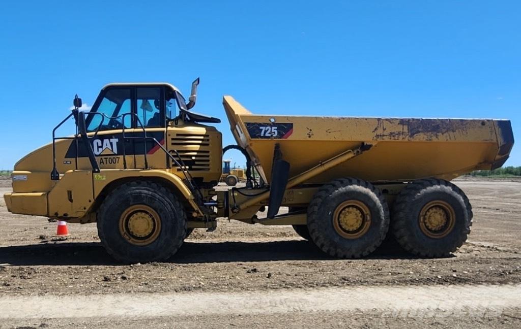 CAT 725 Belden kirma kaya kamyonu