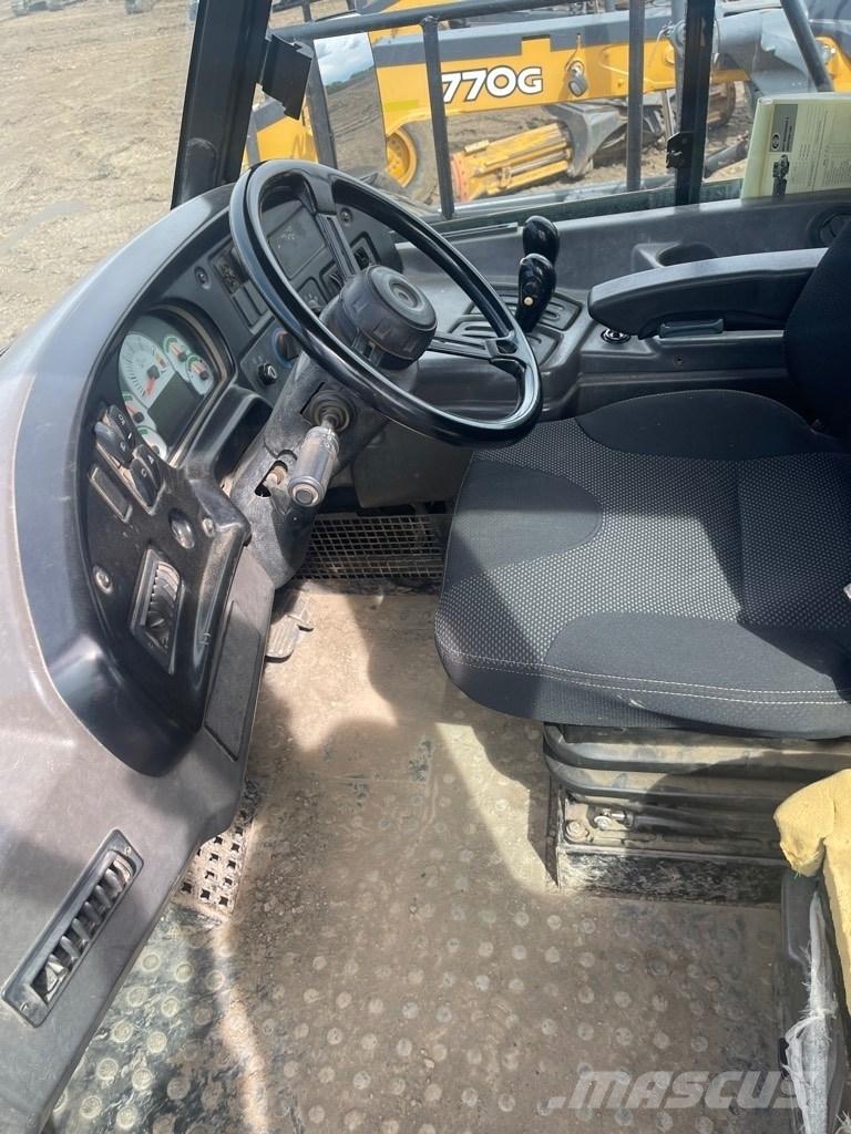CAT 725 Belden kirma kaya kamyonu