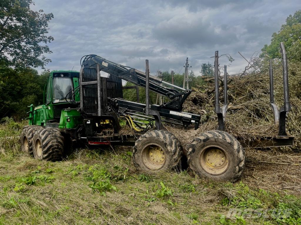 John Deere 1110 E Tomruk yükleyici traktörler
